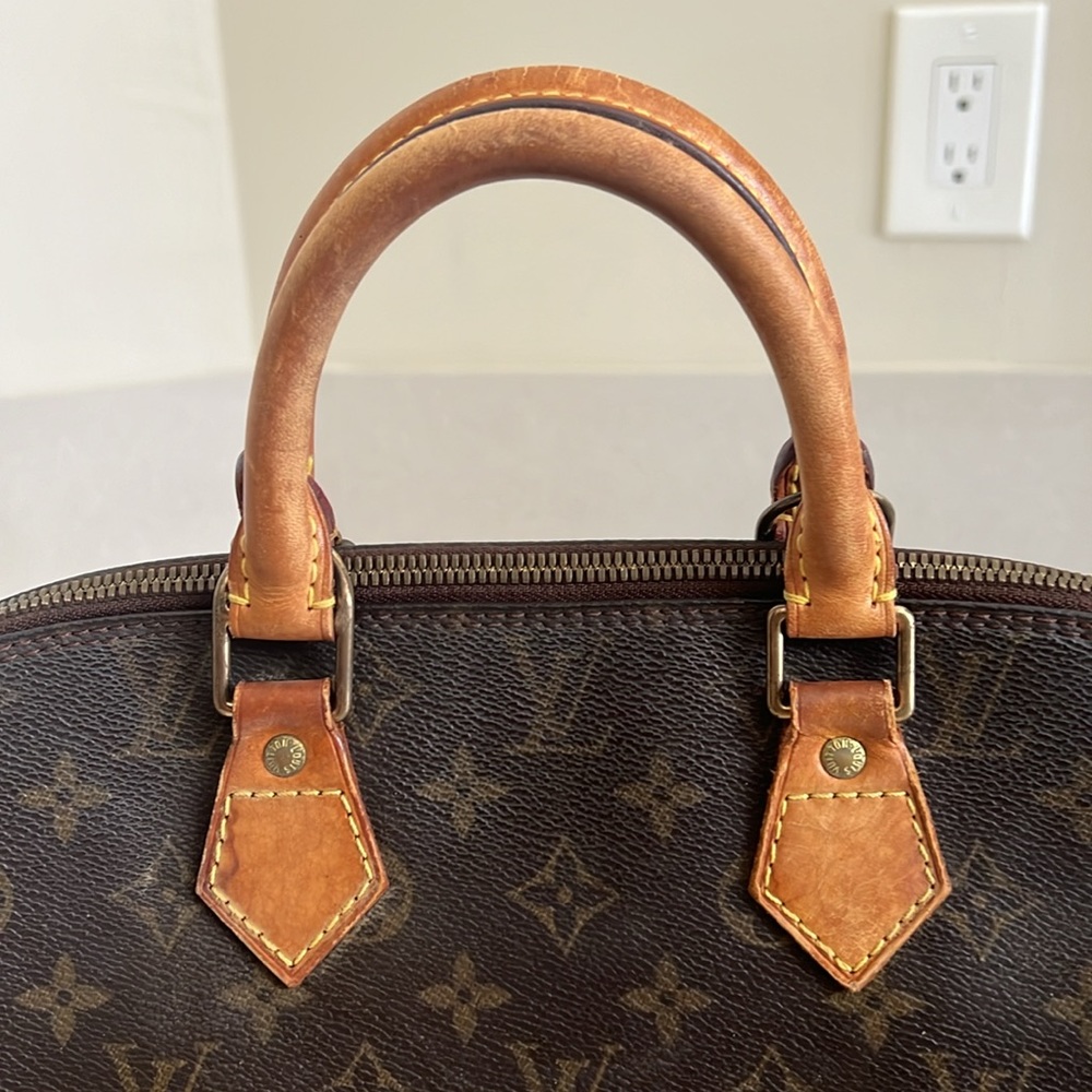 Louis Vuitton Brown Monogram Handbag - Picture 2 of 16